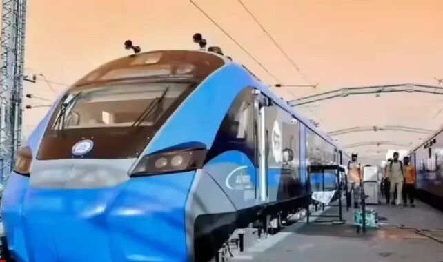 ଦ୍ୱିତୀୟ ବନ୍ଦେ ଭାରତ ଦିଲ୍ଲୀ-ପାଟନା କିମ୍ବା ଦିଲ୍ଲୀ-ହାଓଡ଼ା ରୁଟ୍‌ରେ ଚାଲିବ