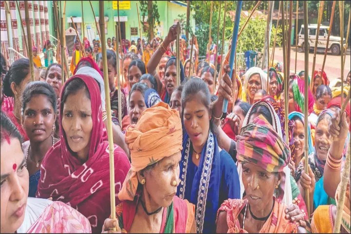 ନବରଙ୍ଗପୁର ଜିଲ୍ଲାରେ ମହିଳାଙ୍କ ନେତୃତ୍ବରେ ଦେଶୀମଦ ବନ୍ଦ ଆନ୍ଦୋଳନ
