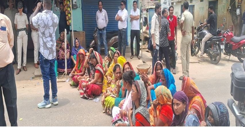 ବିଦେଶୀ ମଦ ଦୋକାନକୁ ନେଇ ସ୍ଥାନୀୟ ଲୋକଙ୍କ ବିରୋଧ ତୀବ୍ର