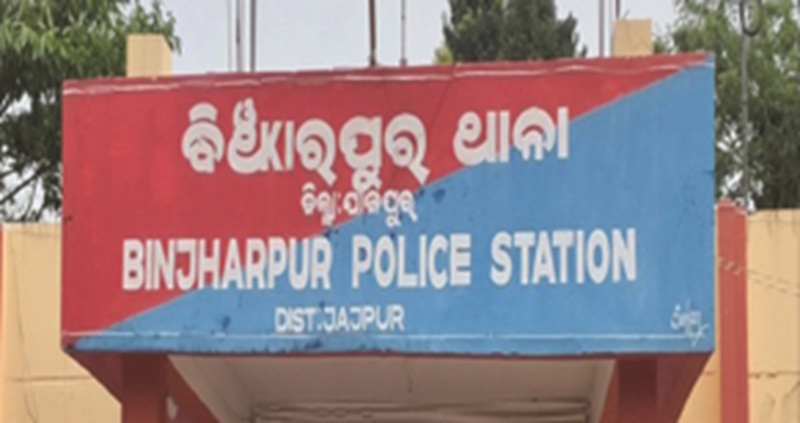 ବନ୍ଧୁକ ଦେଖାଇ ଲୁଟ