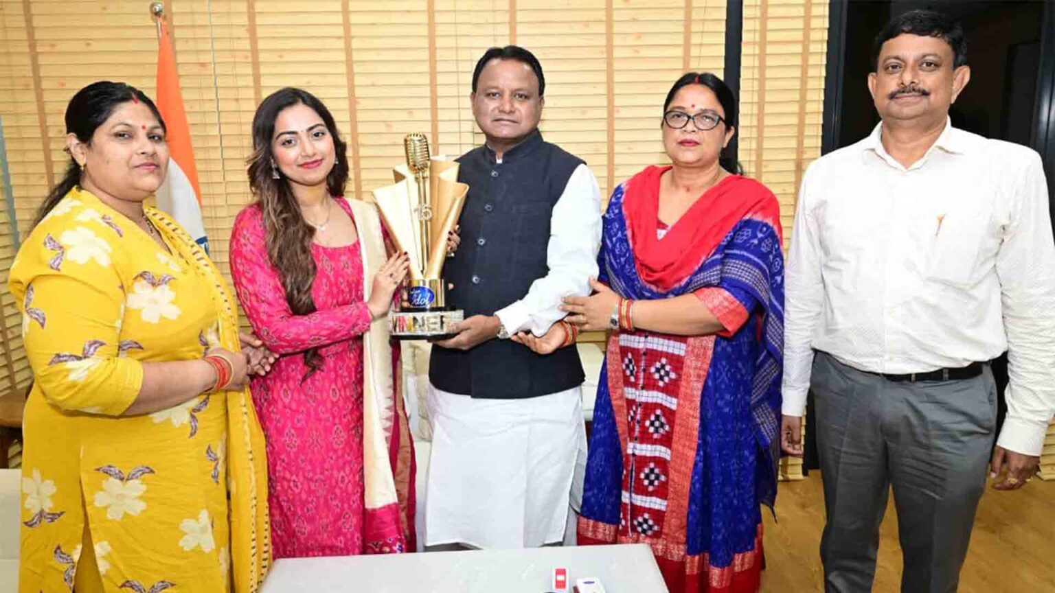ଇଣ୍ଡିଆନ୍ ଆଇଡଲ୍ ବିଜେତା ଜ୍ୟୋତିର୍ମୟୀଙ୍କୁ ମୁଖ୍ୟମନ୍ତ୍ରୀଙ୍କ ସମ୍ବର୍ଦ୍ଧନା