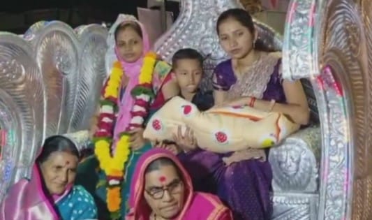୨୦୦ ବର୍ଷ ପରେ ପରିବାରରେ ଜନ୍ମିଲା ଝିଅ