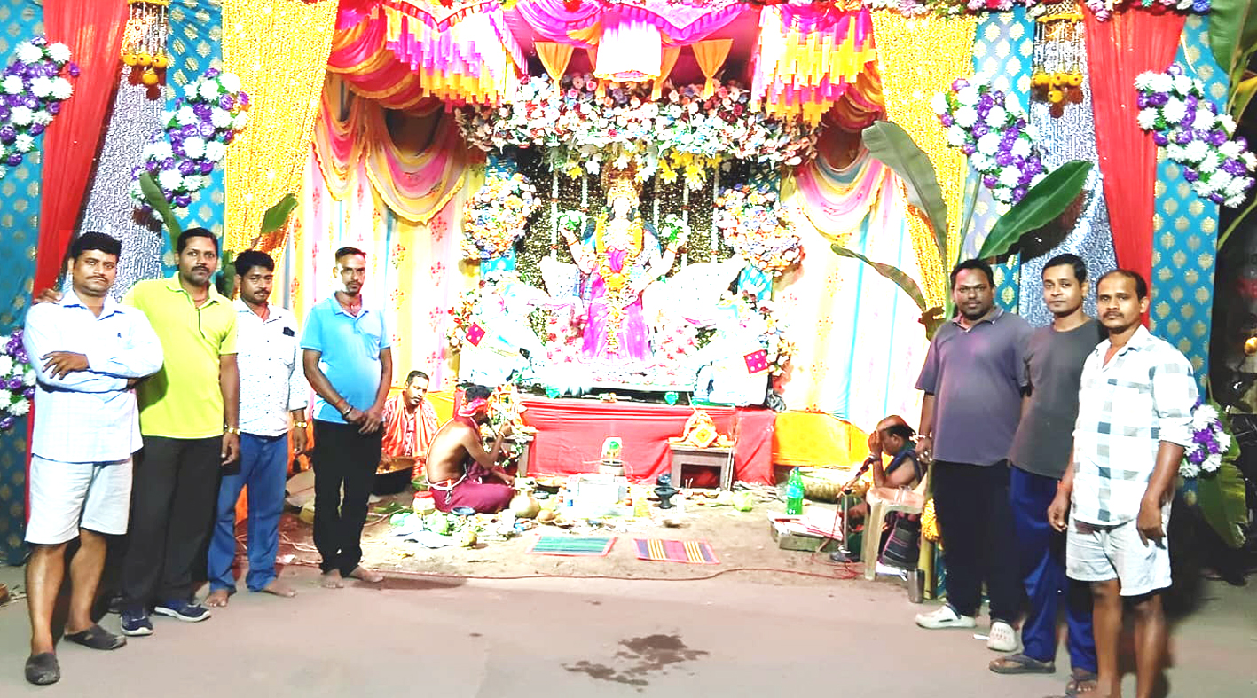 “ମା’ ଗଜଲକ୍ଷ୍ମୀ ପୂଜା କମିଟି (ଦୁମୁକାହାଟ)ତୁଳସୀବଜାର ଆନୂକୁଲ୍ୟରେ ଲକ୍ଷ୍ମୀପୂଜା ଆରମ୍ଭ