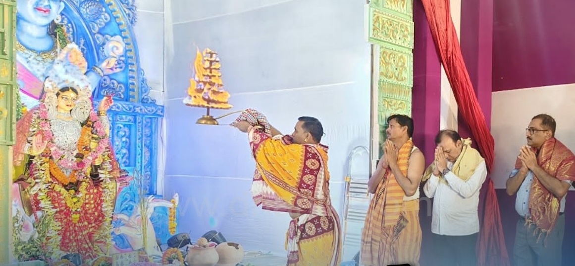 ମା’ ଗଜଲକ୍ଷ୍ମୀଙ୍କ ପୂଜା ମହାଆଡ଼ମ୍ବରରେ ଅନୁଷ୍ଠିତ
